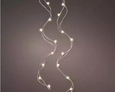 Lumineo Micro kerstverlichting 20Led 95cm Deze micro led strengverlichting is niet weg te denken tijdens de kerstdagen. Hiermee kun je jouw kerstboom prachtig verlichten. Ook is deze leuk om langs je vensterbank te leggen als sfeerverlichting. Deze streng