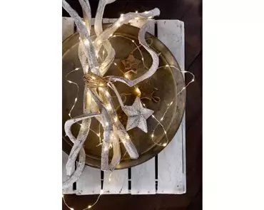 Lumineo Micro kerstverlichting 20Led 95cm Deze micro led strengverlichting is niet weg te denken tijdens de kerstdagen. Hiermee kun je jouw kerstboom prachtig verlichten. Ook is deze leuk om langs je vensterbank te leggen als sfeerverlichting. Deze streng